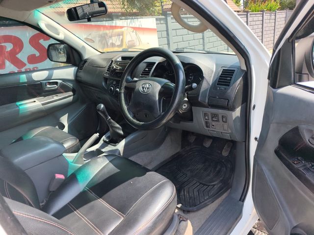 2015 Toyota Hilux 2.5 D-4D SRX Raised Body Single-Cab, photo 4