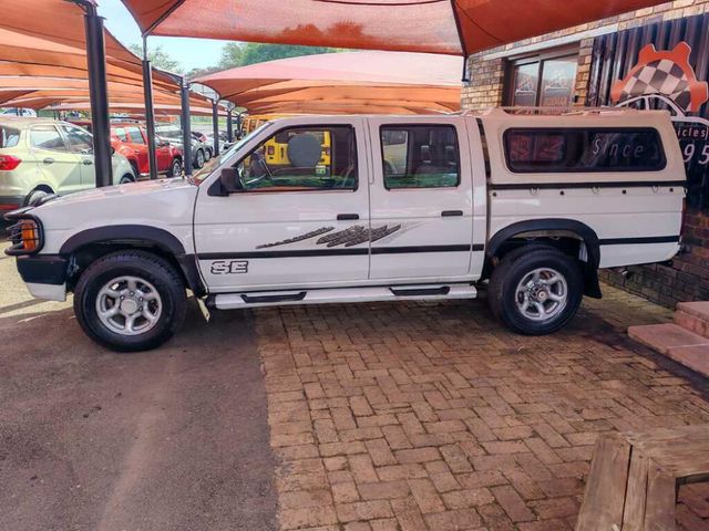 1998 Nissan Hardbody 2.4 4x2 SE Double-Cab, photo 2