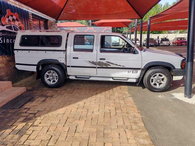 1998 Nissan Hardbody 2.4 4x2 SE Double-Cab, photo 4