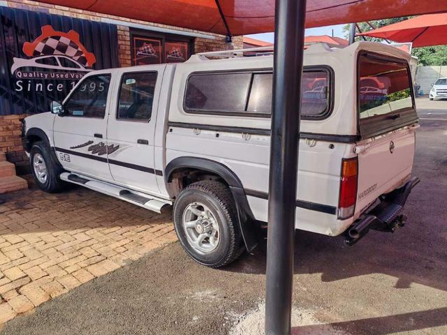 1998 Nissan Hardbody 2.4 4x2 SE Double-Cab, photo 5