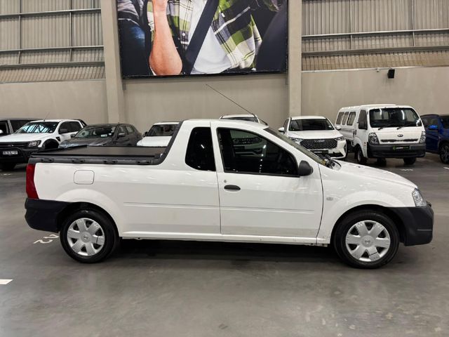 2022 Nissan NP200 1.6 A/C Safety Pack, photo 2
