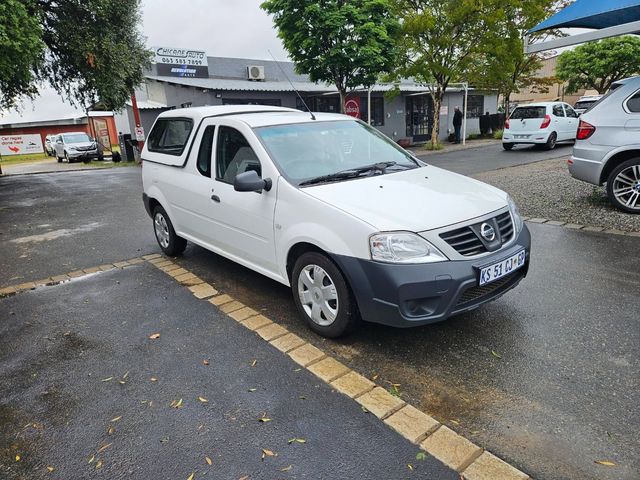 2022 Nissan NP200 1.6 A/C Safety Pack, photo 4