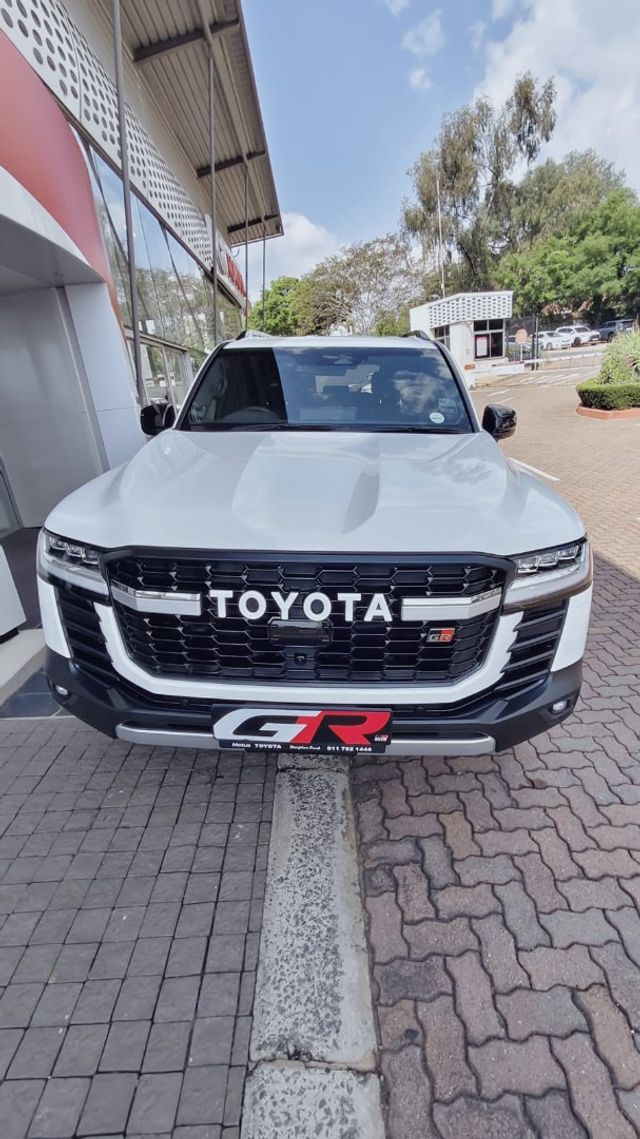 2026 Toyota Land Cruiser 300 V6 3.3D GR-S