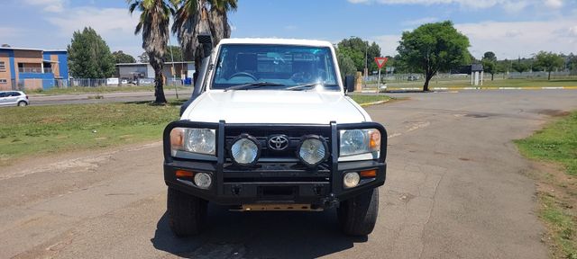 2010 Toyota Land Cruiser 79 4.0 Single-Cab