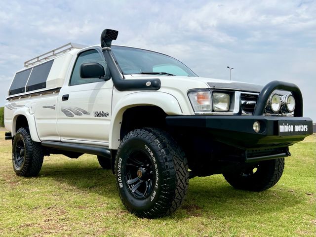 2000 Toyota Hilux 2700i Raider 4x4 Single-Cab