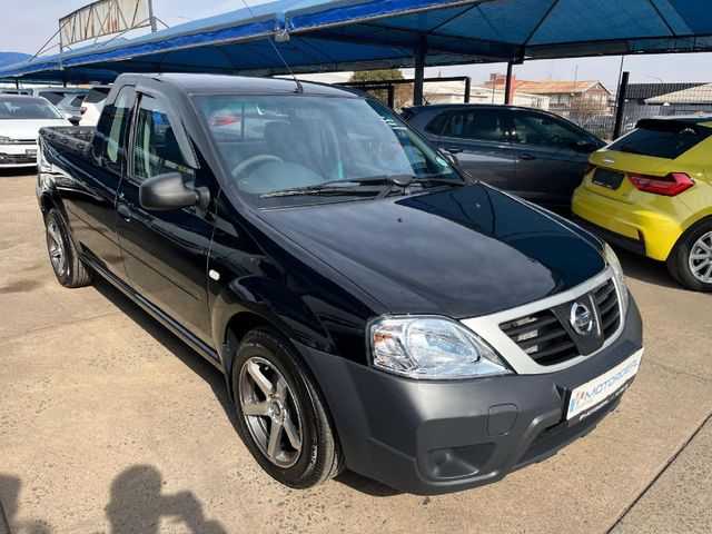 2014 Nissan NP200 1.6 A/C Safety Pack