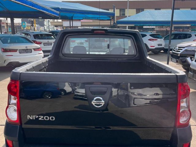 2014 Nissan NP200 1.6 A/C Safety Pack, photo 4