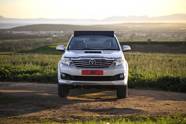 2012 Toyota Fortuner 3.0 D-4D Heritage 4x4 Auto, photo 2