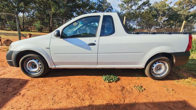 2020 Nissan NP200 1.6 A/C Safety Pack, photo 3