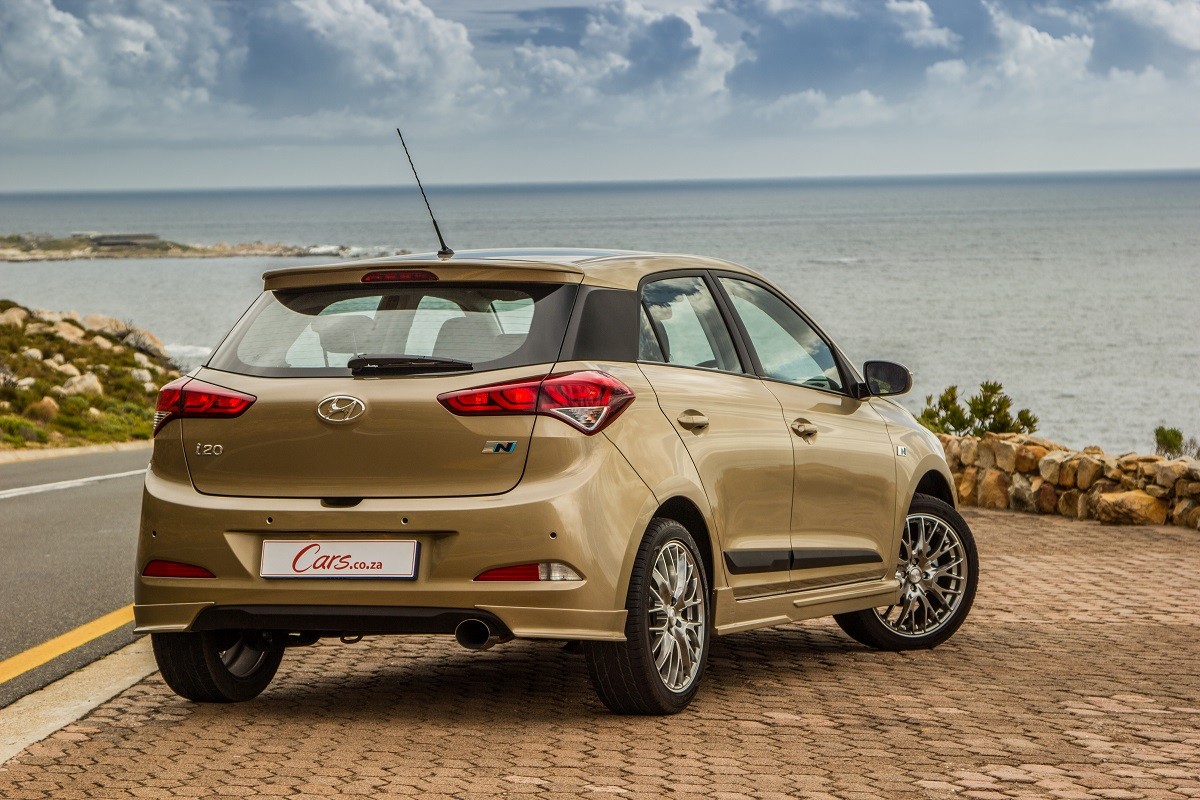 Hyundai i20 1.4 Sport (2016) Review - Cars.co.za