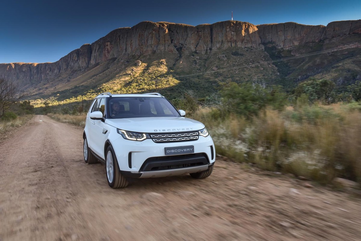 Land Rover Discovery (2017) Launch Review - Cars.co.za