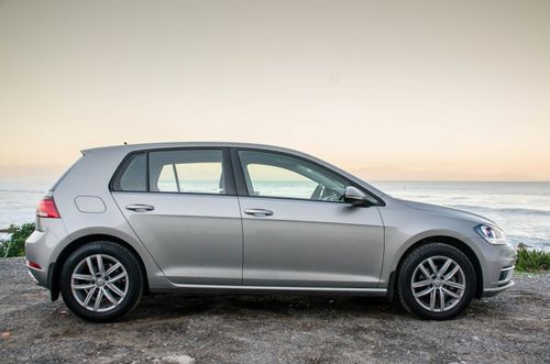 Volkswagen Golf 1 0 Tsi Comfortline 2017 Quick Review Cars Co Za
