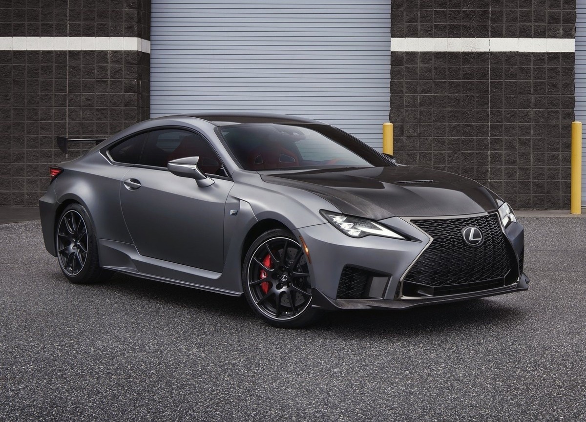 Lexus Goes M4 Hunting with RC F Track Edition - Cars.co.za