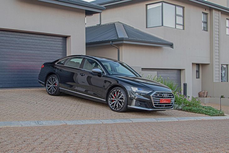 Audi S8 incline
