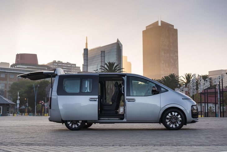 Hyundai Staria rear final