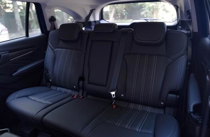 Isuzu-MU-X rear seats