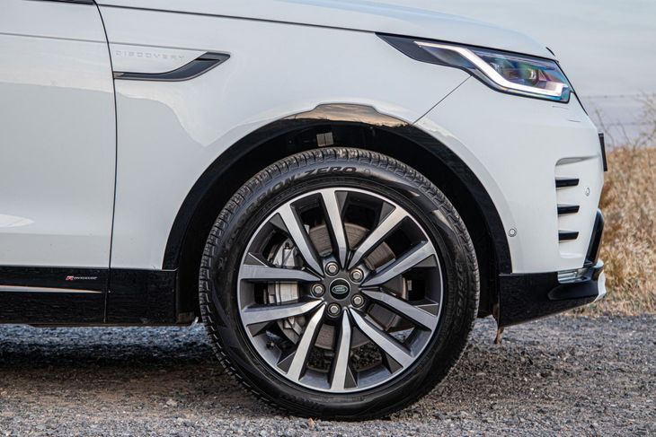 Land Rover Discovery wheel