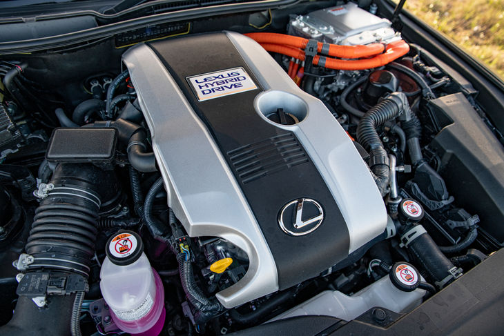 Lexus IS300h F SPort engine