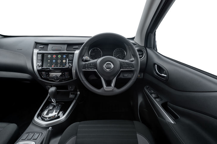 Nissan Navara interior