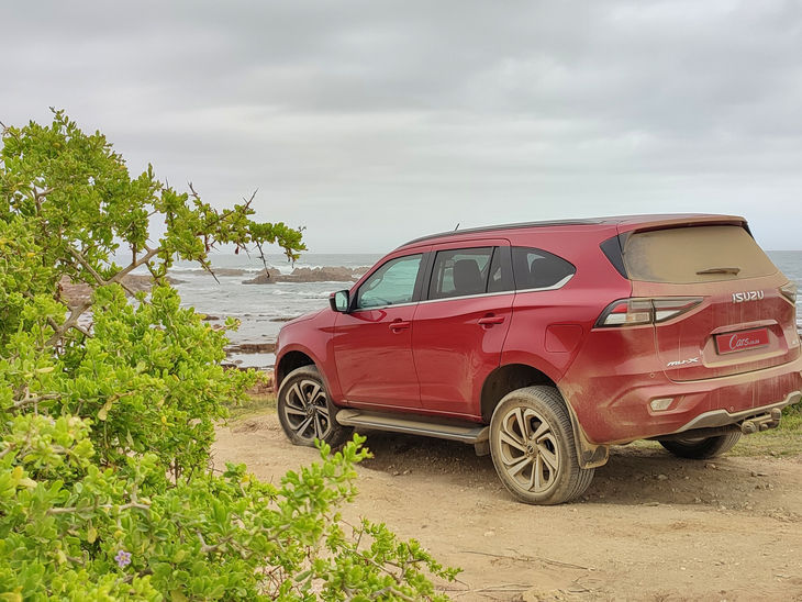Isuzu MU-X rear dirty