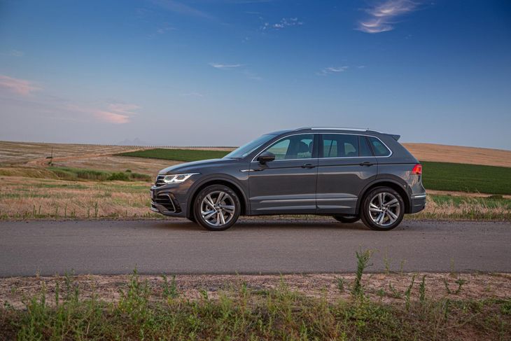 VW Tiguan side