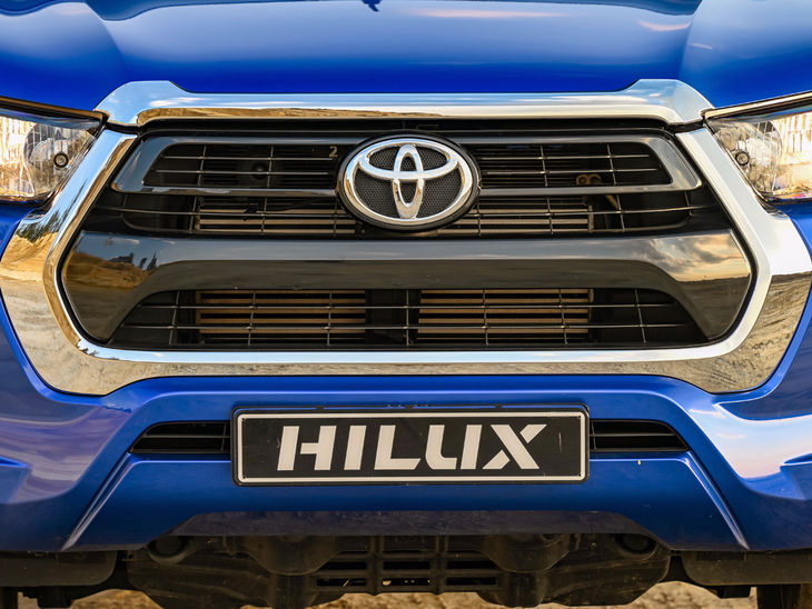 Toyota Hilux grille