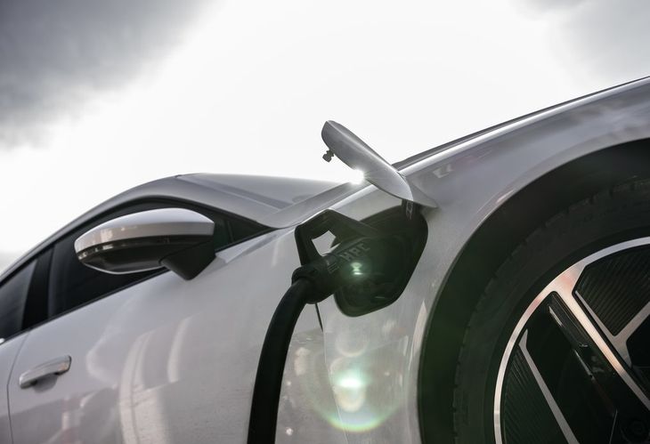 Audi e-tron charging