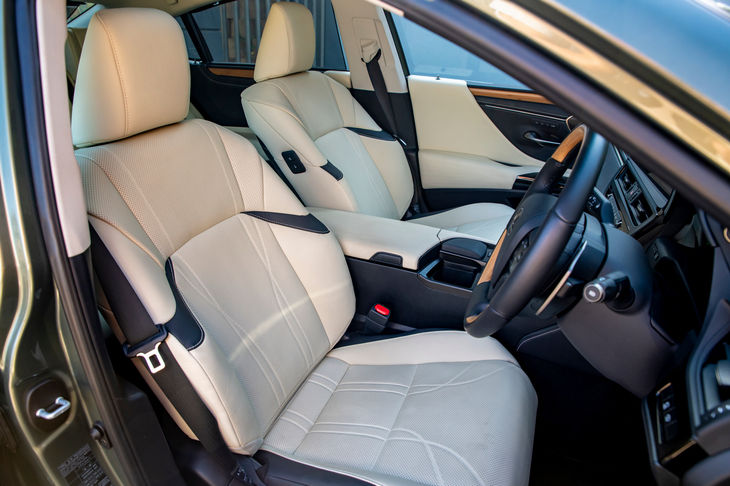 Lexus ES 300h Seats and wheel