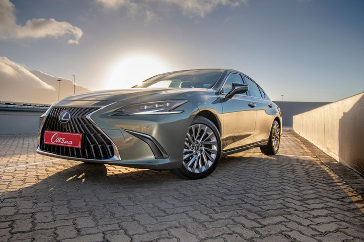 Lexus ES 300h low front