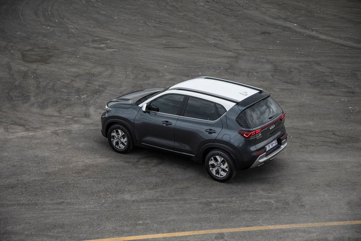 Kia Sonet turbo rear