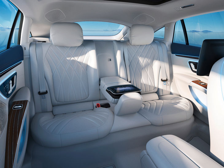 Mercedes-Benz EQS rear quarters