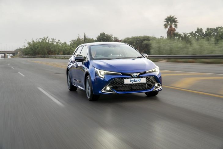 Toyota Corolla Hybrid hatchback 