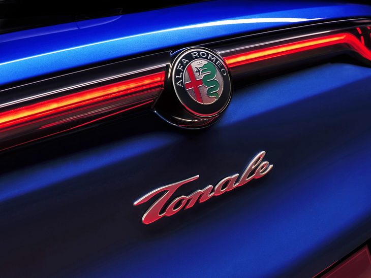 Alfa Romeo Tonale badge