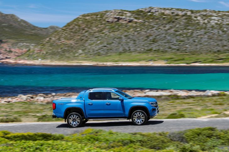 Volkswagen Amarok Aventura side