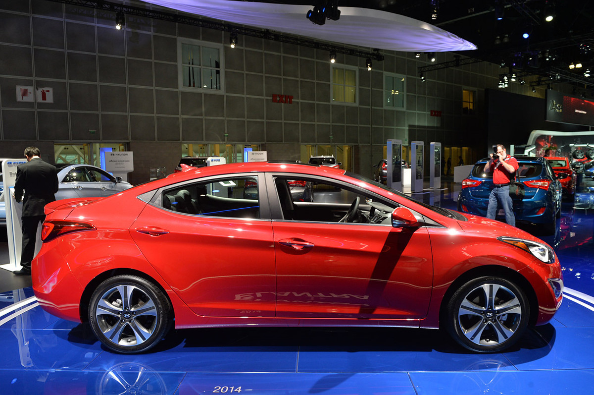 2014 Hyundai Elantra Unveiled With New Sport Trim - Cars.co.za