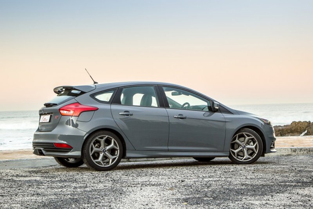 Ford Focus ST (2015) Review - Cars.co.za