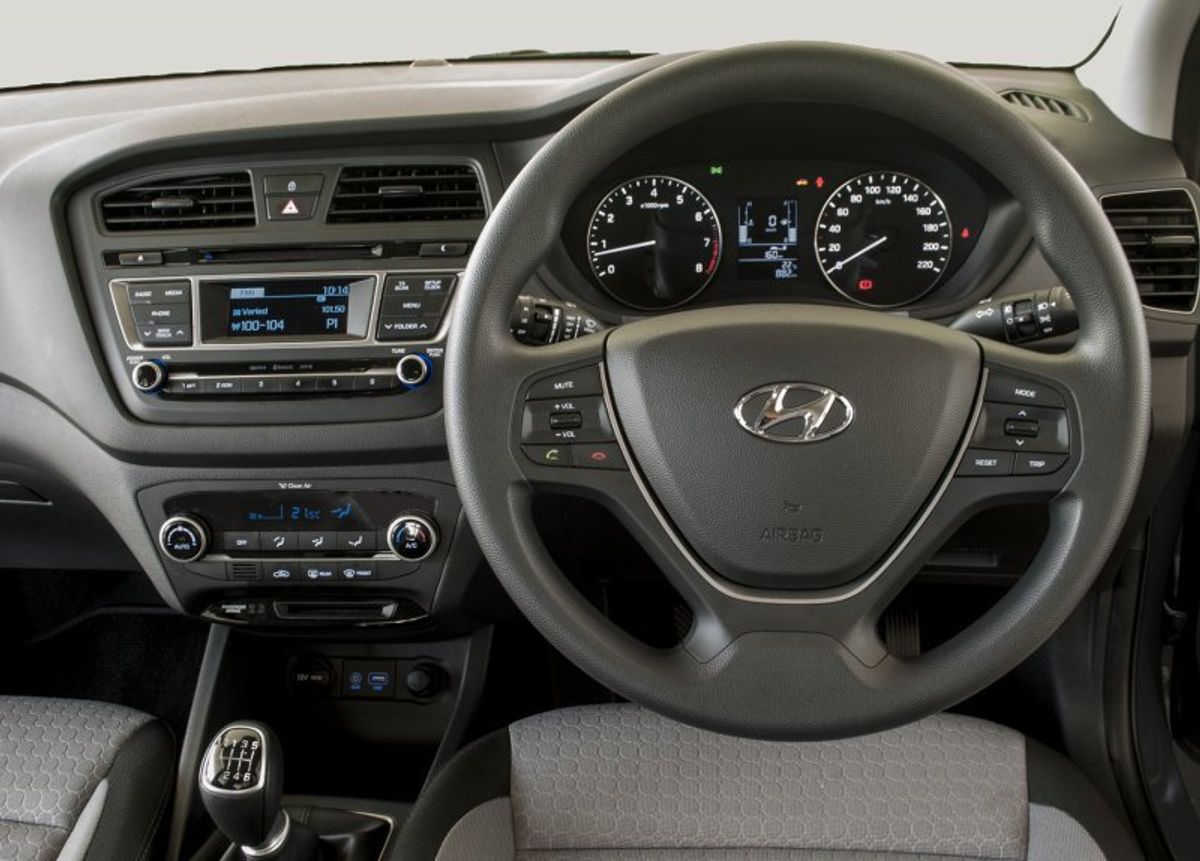 Hyundai i20 1.2 Motion (2015) Review Cars.co.za