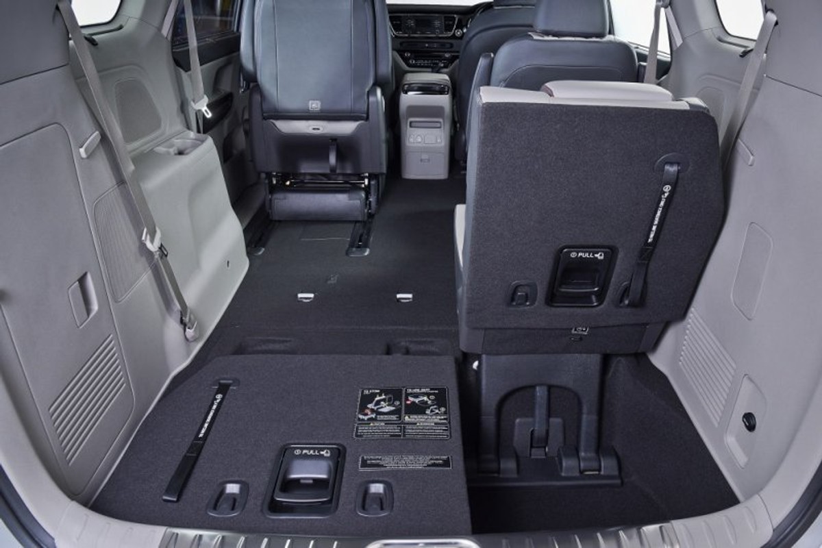 Kia Grand Sedona 2 2 Crd Sxl 2015 Review Cars Co Za