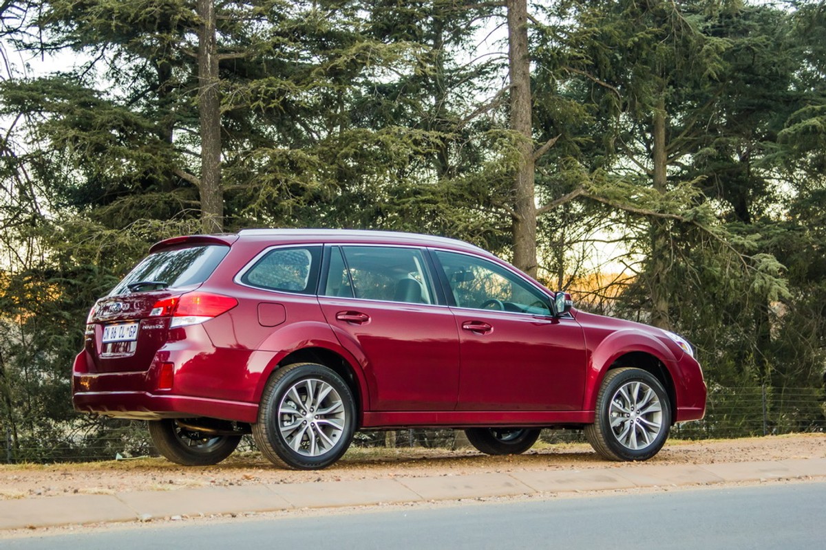 Subaru Outback 2.5i Review - Cars.co.za