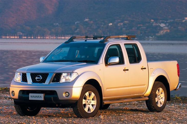 Nissan Navara 2,5 DCI Double-Cab 4x2 (2006) Driving Impression - Cars.co.za