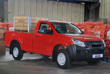 New Isuzu Kb Rumbles Into South Africa Cars Co Za
