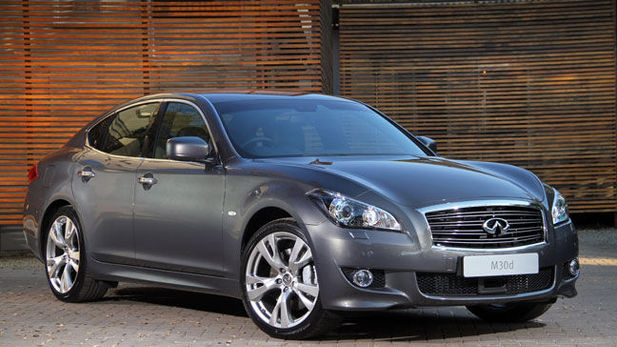 Infiniti M30d Sedan Review