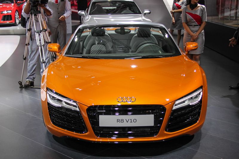 Audi-R8-V10-Plus