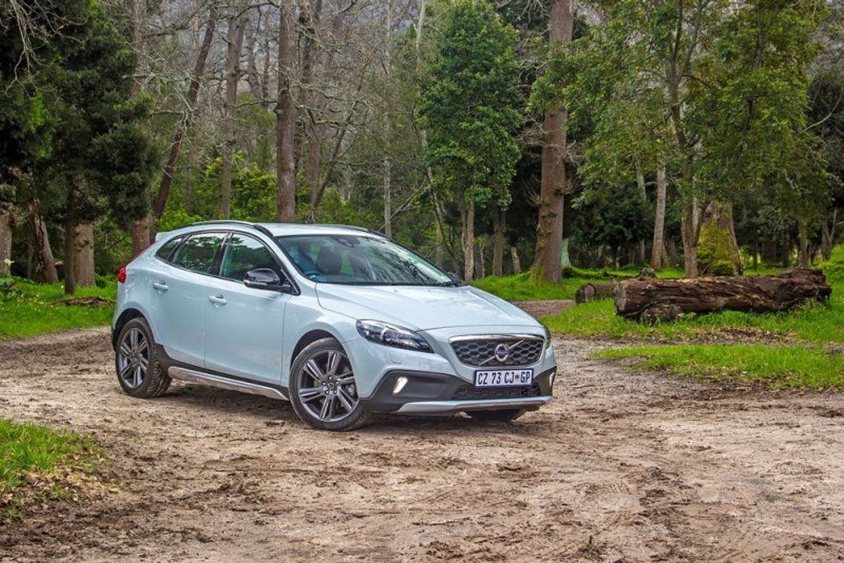 Volvo V40 Cross Country Price, Features, Specifications and Colours