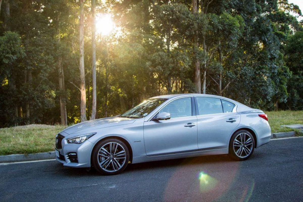 Infiniti q50s hybrid