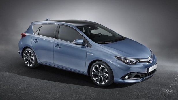 2015 Toyota Auris Facelift Revealed