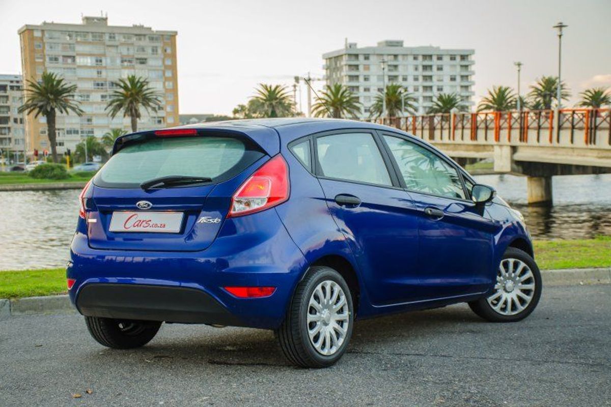 Ford Fiesta 1.0T Ambiente Automatic (2015) Review