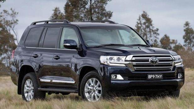 2016 Toyota Land Cruiser Revealed