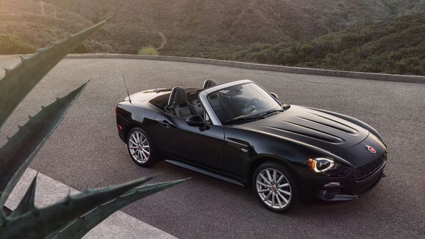 2017 Fiat 124 Spider Is An MX-5 Clone, But We Don’t Care