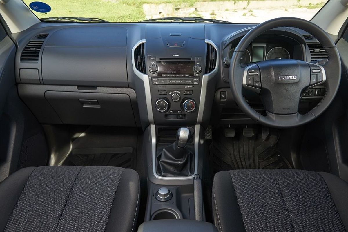 isuzu-kb-250-d-teq-double-cab-4x4-le-2015-review
